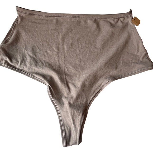SKIMS Fits Everybody High Waisted Thong Panty Seamless Comfort Lingerie XL - Picture 1 of 8